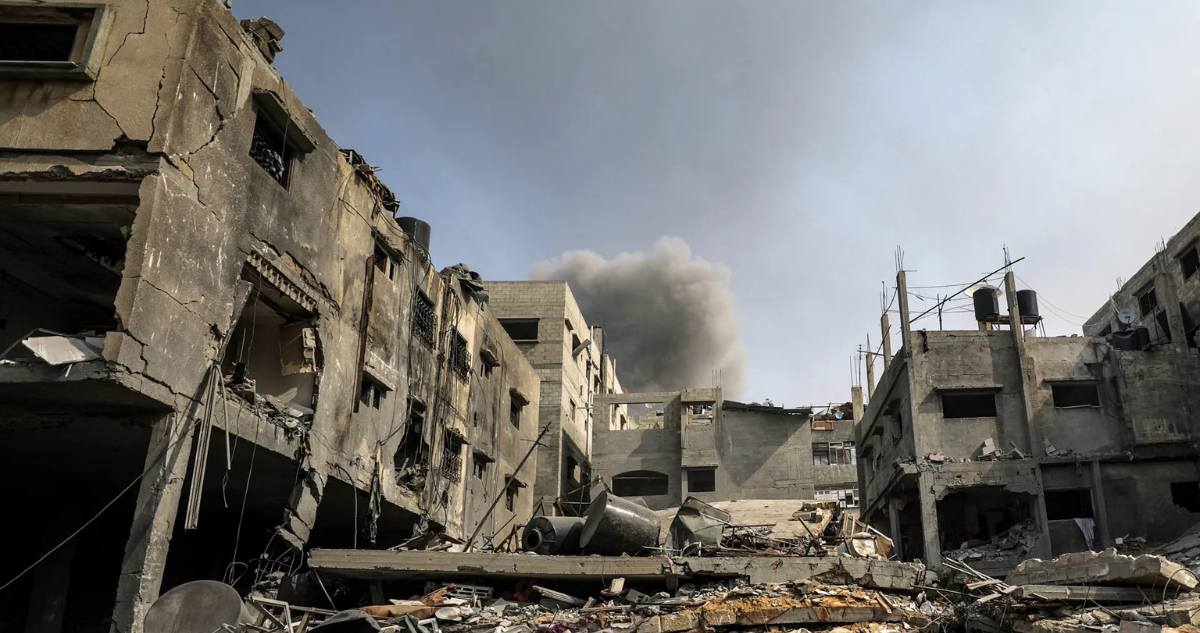 Vista de edificios destruidos por los ataques aéreos de Israel sobre Gaza