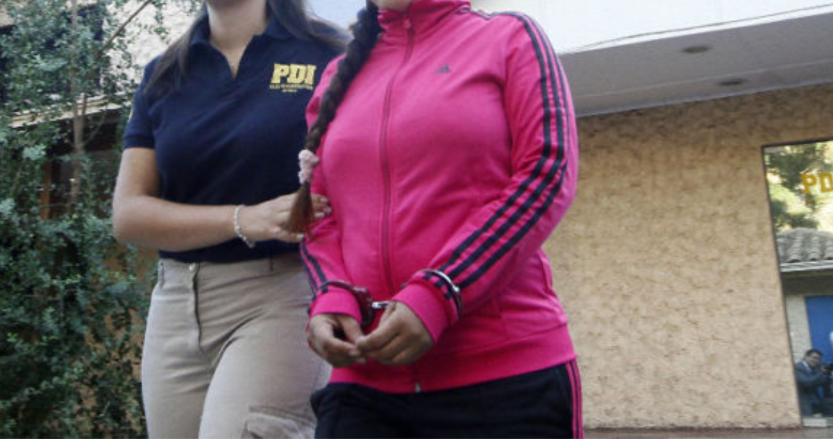 Detienen a mujer que robó claves bancarias de su abuela de 95 años y se transfirió $43 millones