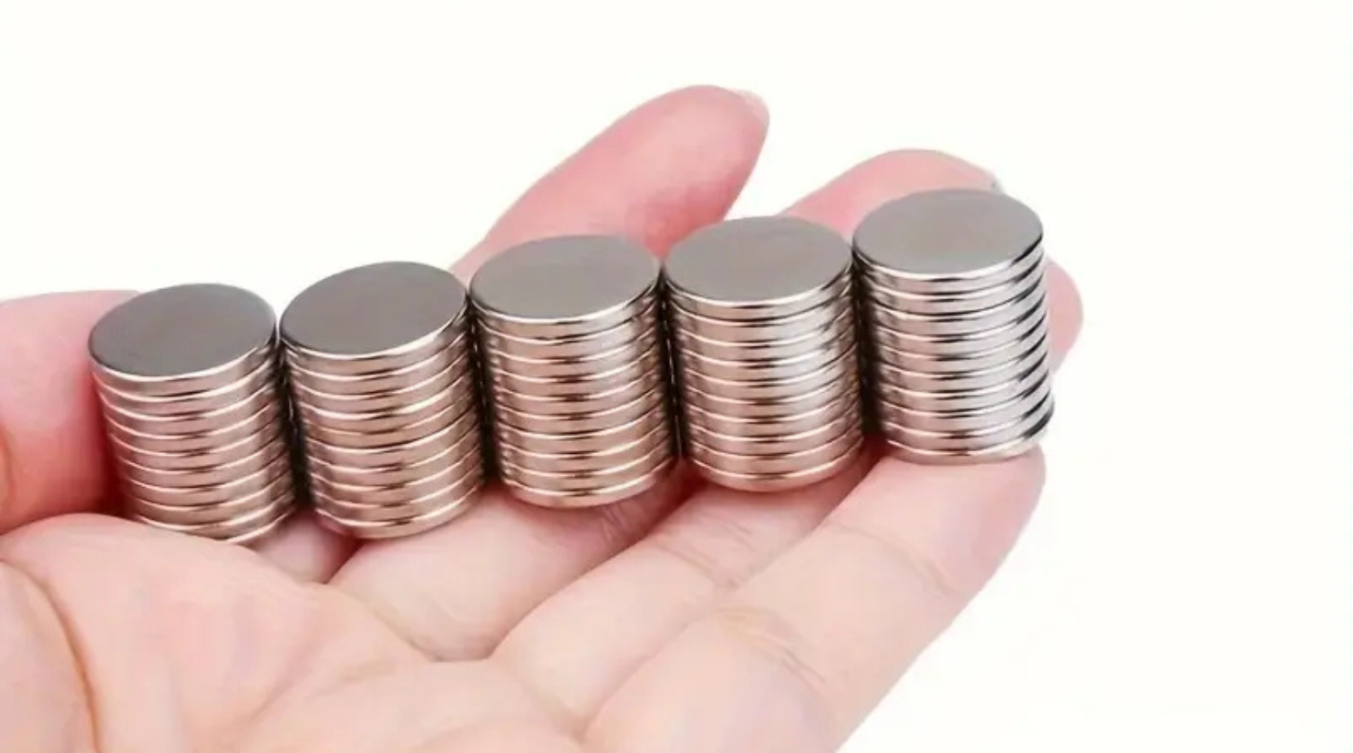 Niño termina con parte de sus intestinos extirpados por tragarse cerca de 100 imanes