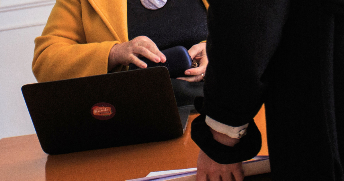 Incautan computador desde Serviu en el Bío Bío por denuncia de almacenamiento de pornografía infantil