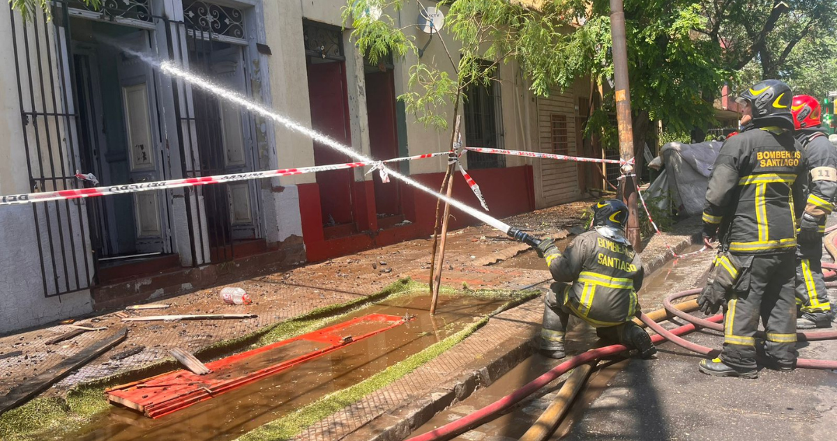 Incendio en Santiago deja 4 viviendas afectadas más de 250 bomberos trabajaron en la emergencia
