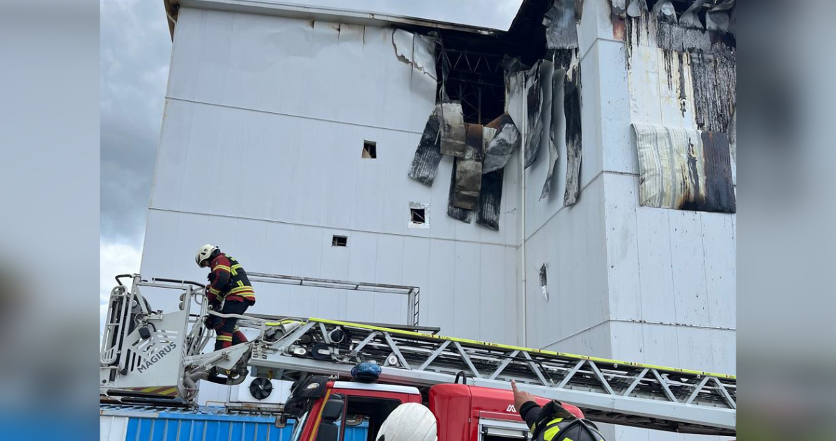 Siniestro fue controlado tras 17 horas: Carabineros indagará incendio en frigorífico en Puerto Varas