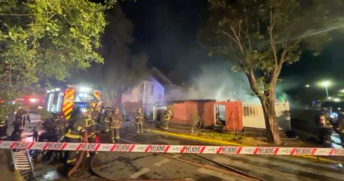 Mujer termina con gran parte de su cuerpo quemado tras incendio en Peñalolén