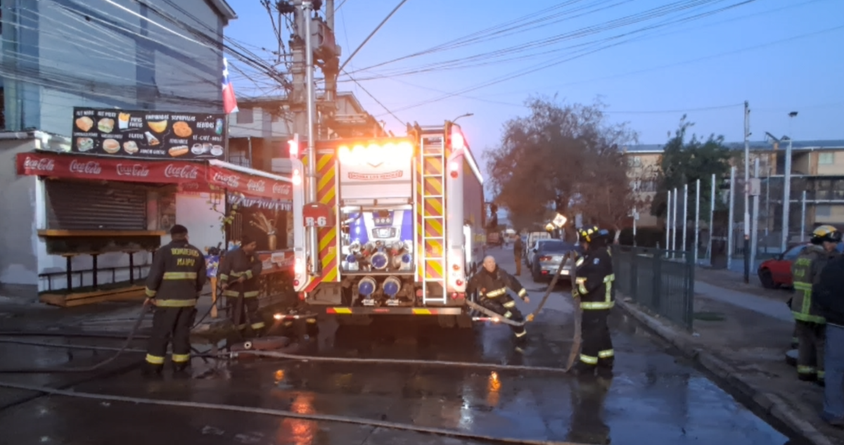 Incendios en Maipú, Lo Espejo y Tiltil dejan dos fallecidos y varias casas destruidas