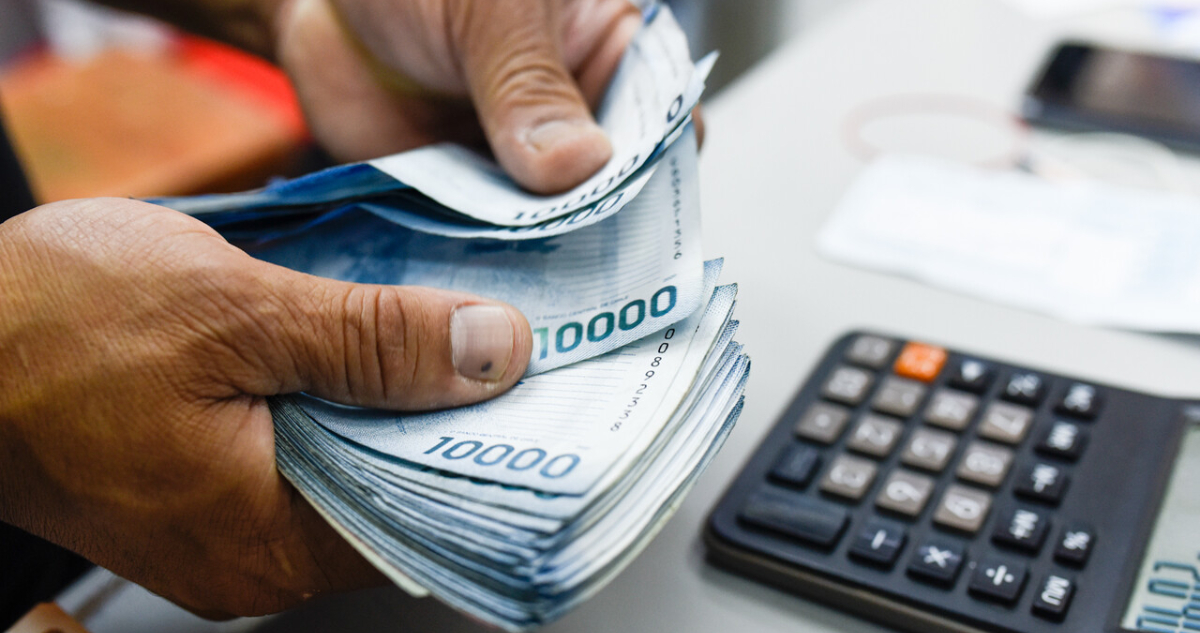 INE revela nuevo avance de los sueldos ajustados a la inflación: ya encadenan 30 meses al alza