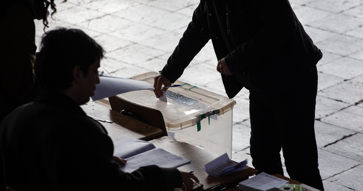 Ipsos: confianza ciudadana en los procesos electorales cae 12 puntos, a pocas semanas de votar