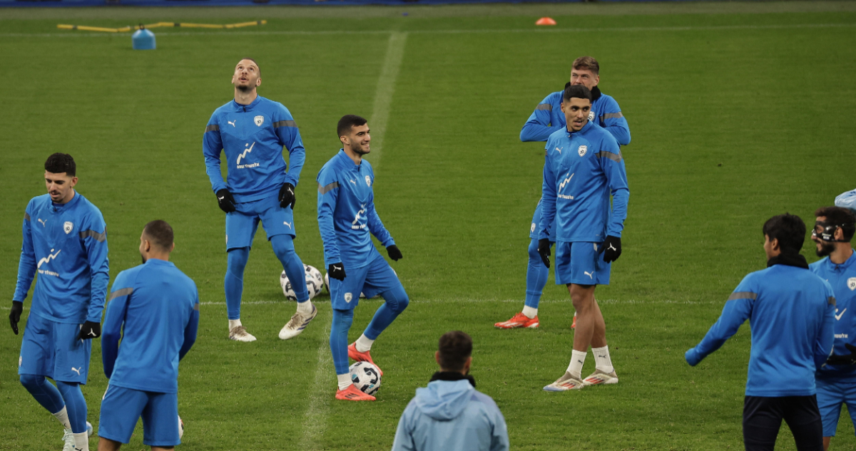 Israel entrena antes de enfrentar a Francia en la UEFA Nations League