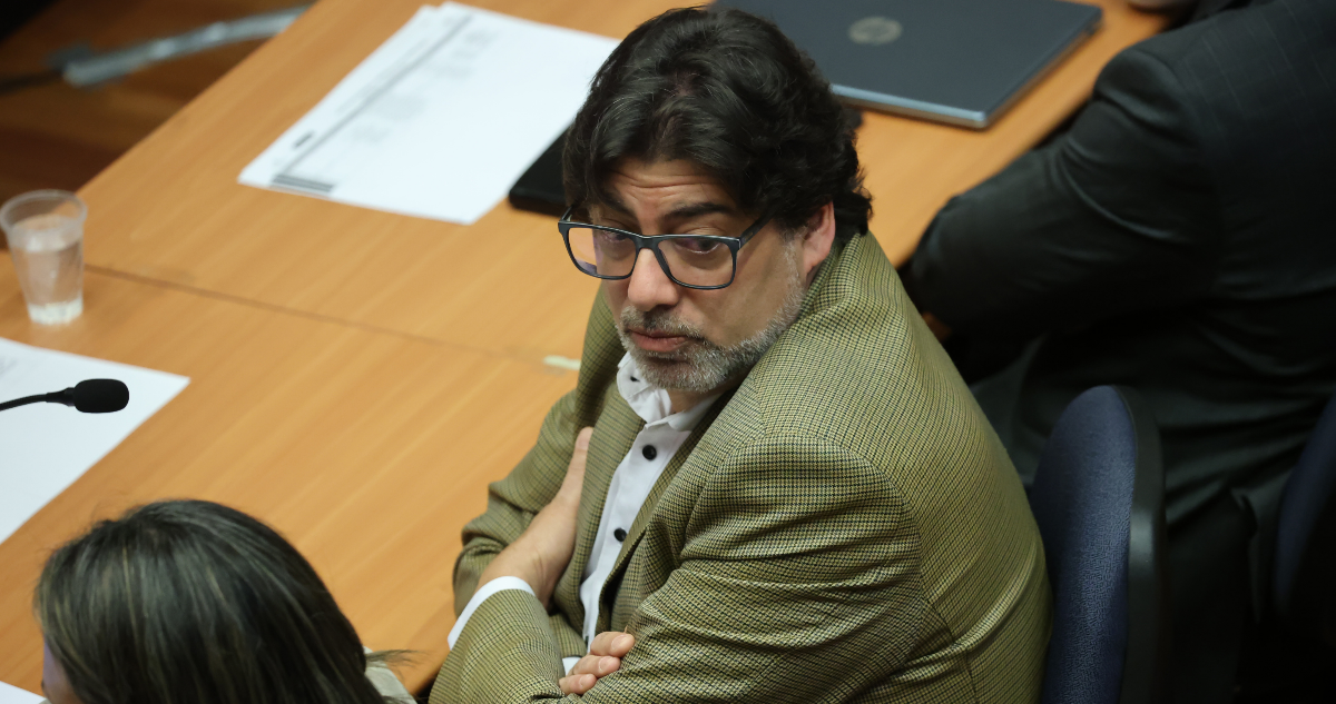 Jadue niega dar declaraciones en llegada a nueva audiencia por caso Farmacias Populares