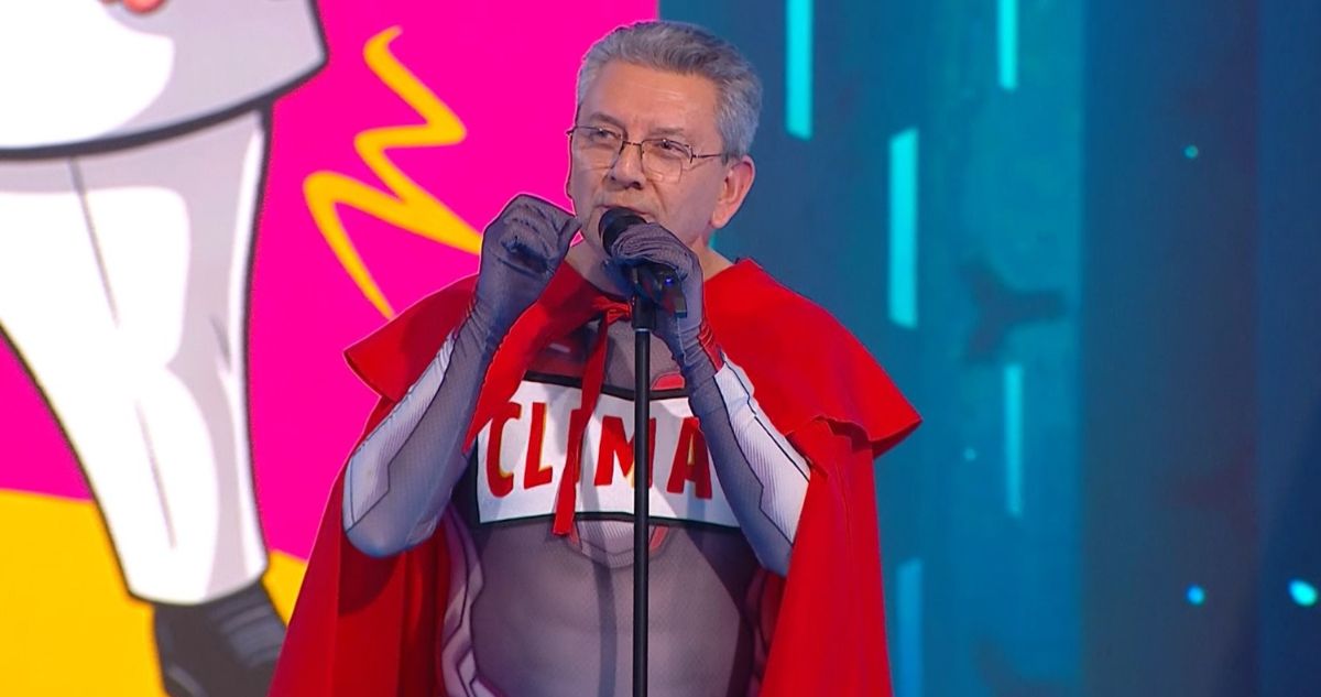 Meteorólogo Jaime Leyton se transforma en “Climan” y desata risas en el programa Coliseo