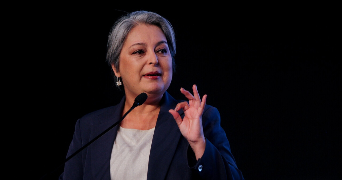 Jara apunta a captar voto femenino y advierte que con Kast y Kaiser "retroceden en derechos"