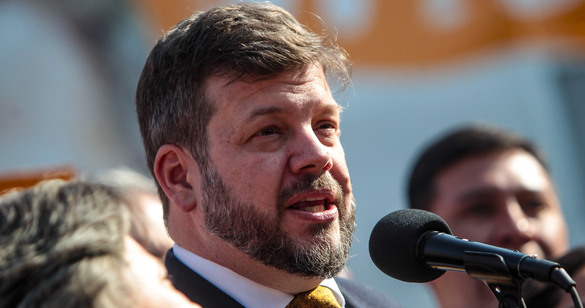 Kaiser por educación para niños migrantes ilegales: “Tienen que irse con sus papás a su país”