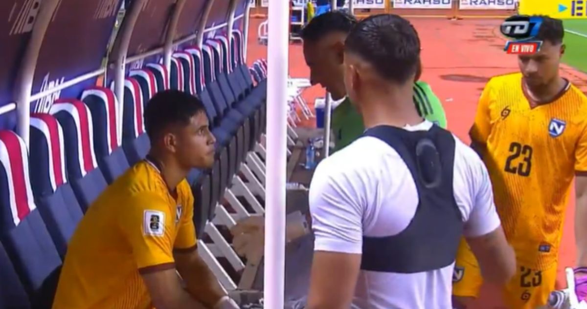 Keylor Navas apoyando a su colega de Nicaragua tras noche desastrosa en las Eliminatorias de Concacaf