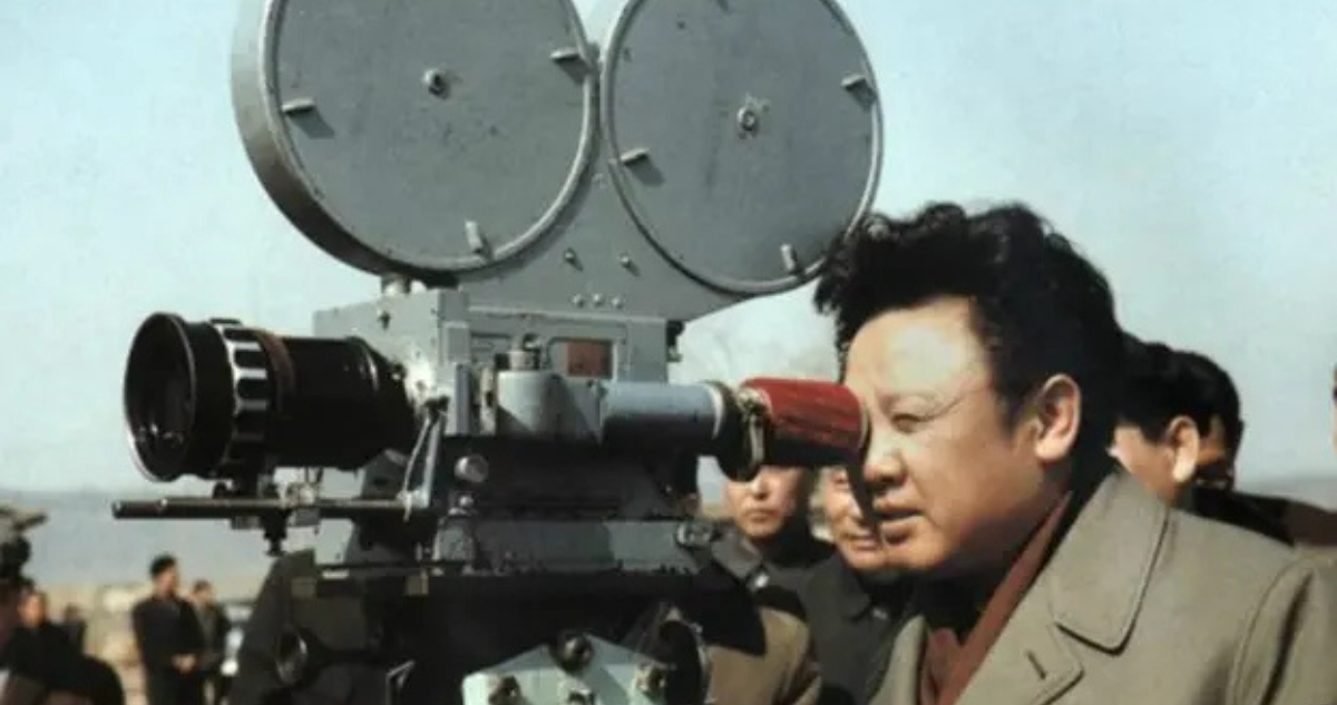 Kim Jong Il supervisando grabaciones 