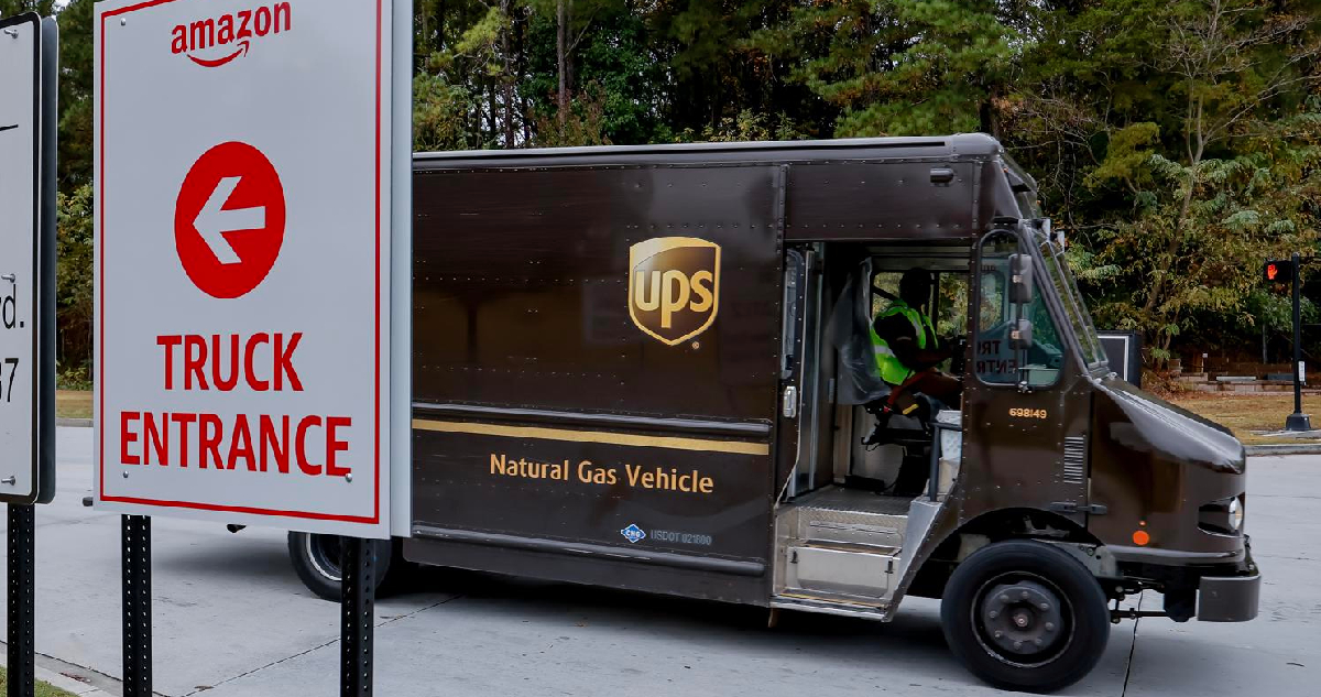 La empresa de envíos UPS revela que recortó 48 mil empleos, el doble más de lo previsto