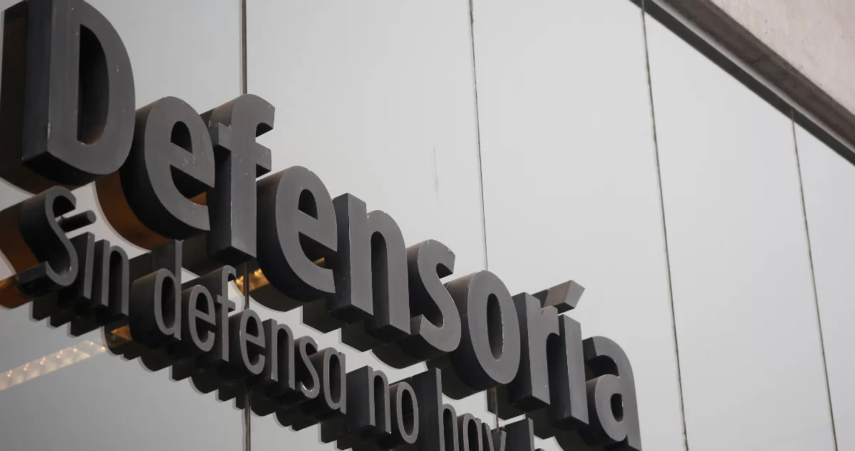 Destituyen a defensor penal de Los Ángeles: fue investigado por tráfico de influencias e información