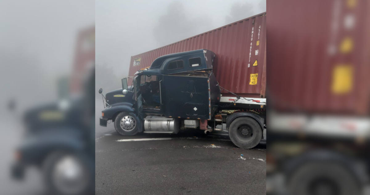 Accidente en Valparaíso termina con camión atravesado en plena vía y un lesionado