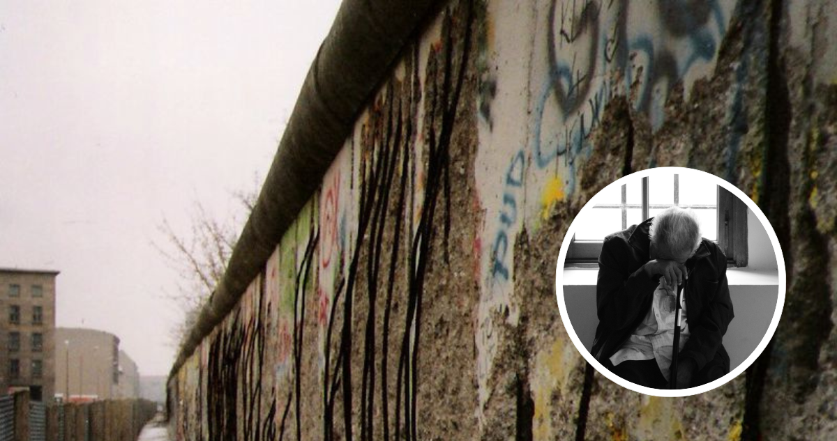 Foto de contexto del Muro de Berlín y de un anciano llorando