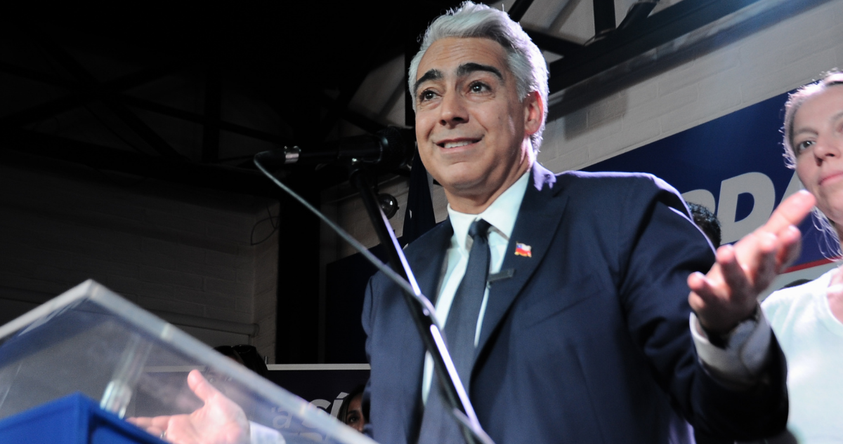 La contraofensiva de Marco Enriquez-Ominami: candidato denunció a fiscales del caso SQM por persecución y abuso de poder