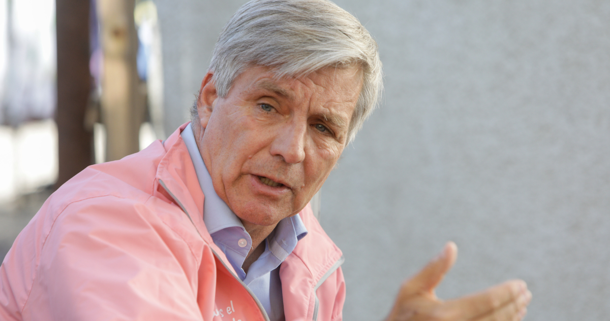 Mayne-Nicholls plantea que detener migrantes irregulares que llegan por necesidad sería abuso de poder