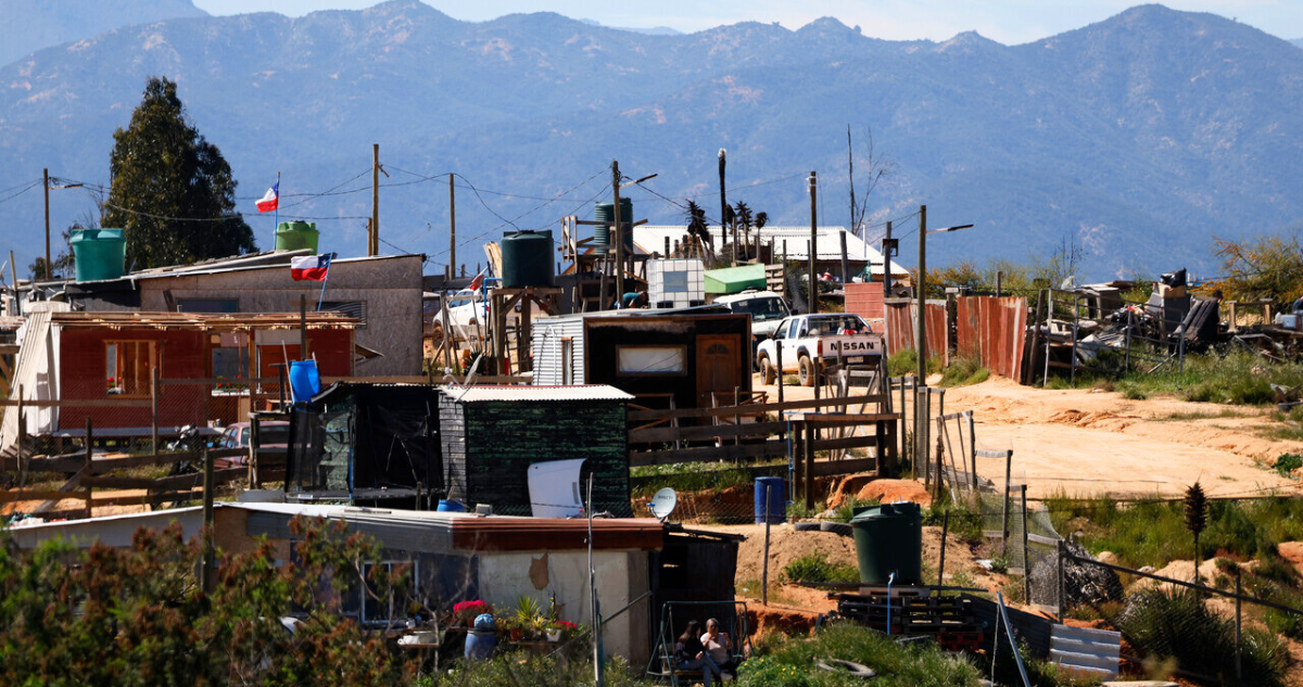 Familias de megatoma de San Antonio dicen confiar en el Minvu y estar atentos a la Corte por desalojo