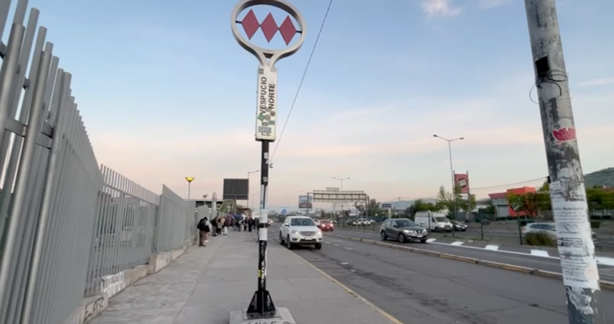 Con víctima apuñalada y un ladrón golpeado termina encerrona afuera de estación de Metro en Recoleta