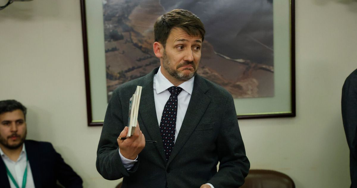 Cobros en cuentas de luz: Pardow descarta responsabilidad y dice que su continuidad deprende de Boric