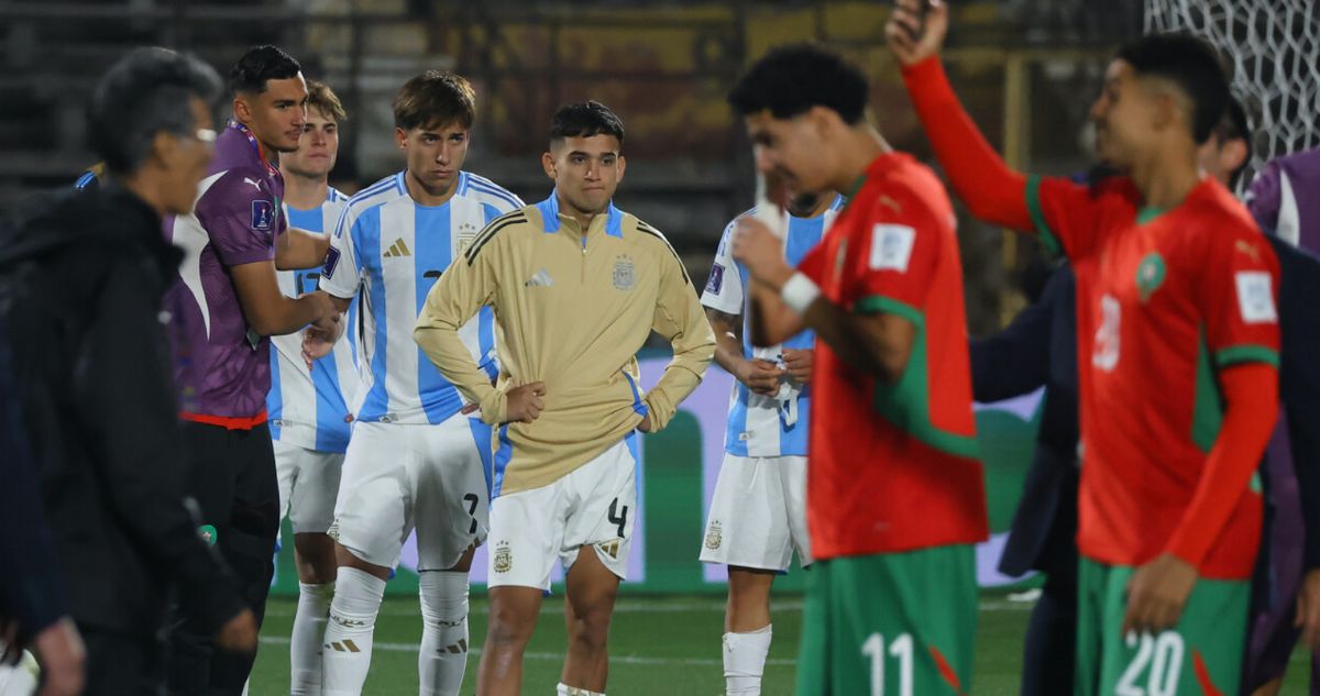 https://media.biobiochile.cl/wp-content/uploads/2025/10/mundial-sub-20-argentina-marruecos-lienzo-meme.jpg