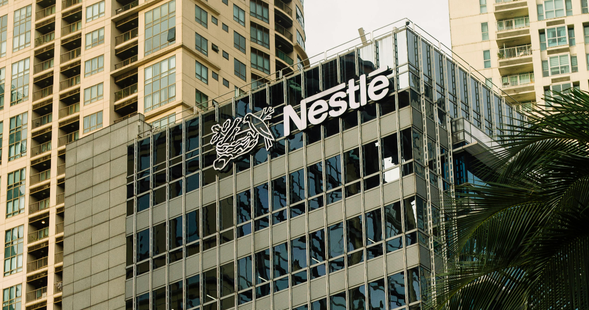 Las acciones de Nestlé toman vuelo en la Bolsa después de anunciar que despedirá a 16 mil trabajadores