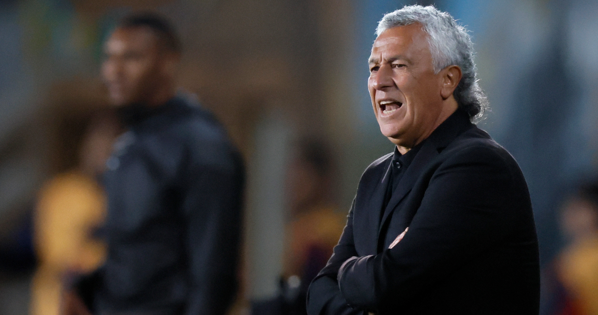 Néstor Gorosito dirigiendo ante La U en Copa Sudamericana