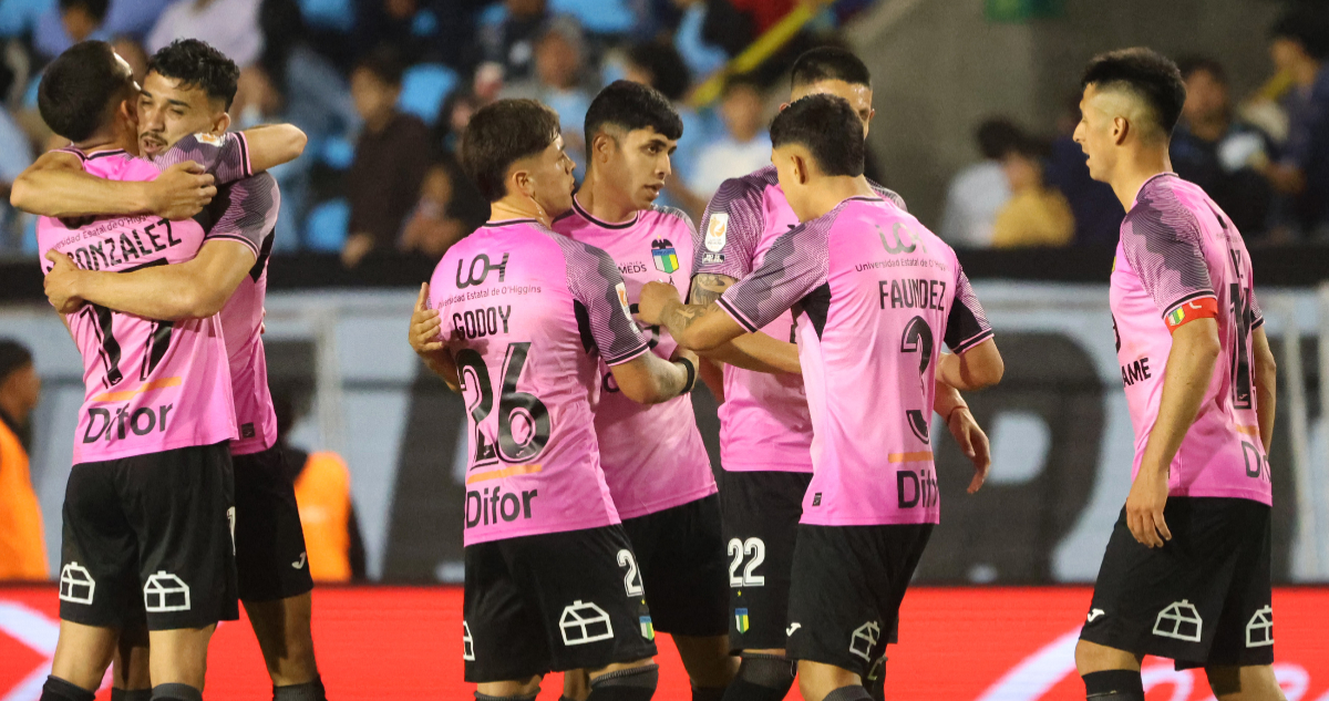 O’Higgins celebrando triunfo ante Deportes Iquique en Liga de Primera