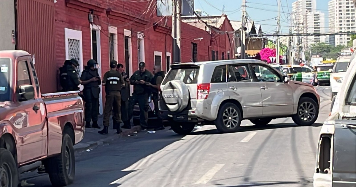 Persecución termina con un sujeto abatido por Carabineros en Recoleta