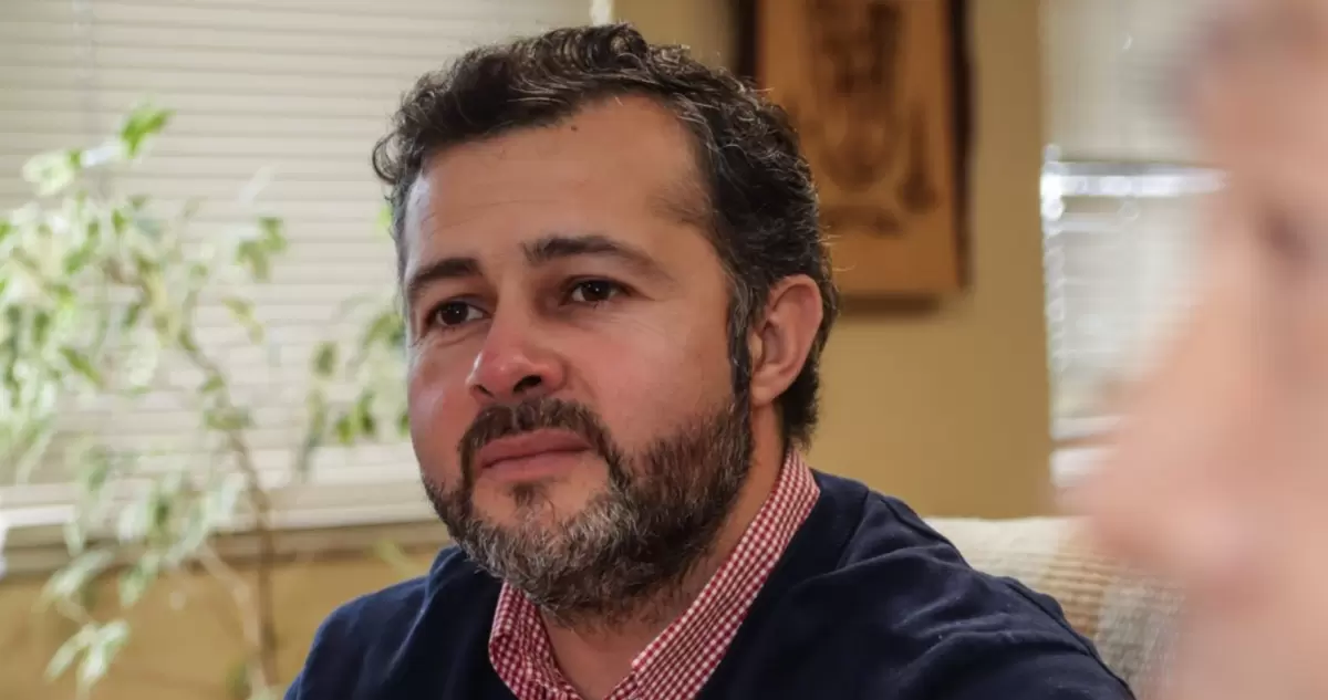 Presentan querella por lesiones graves contra funcionario que mordió la oreja de alcalde de Melipeuco