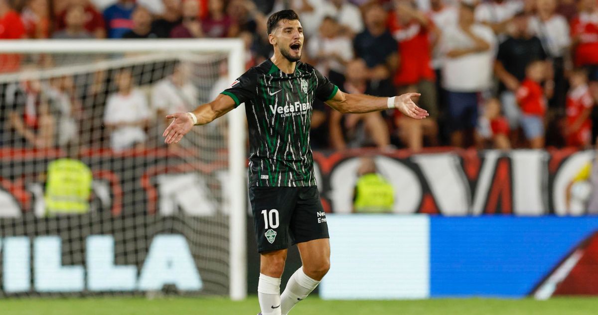 Futbolista Rafa Mir es investigado por delito sexual.