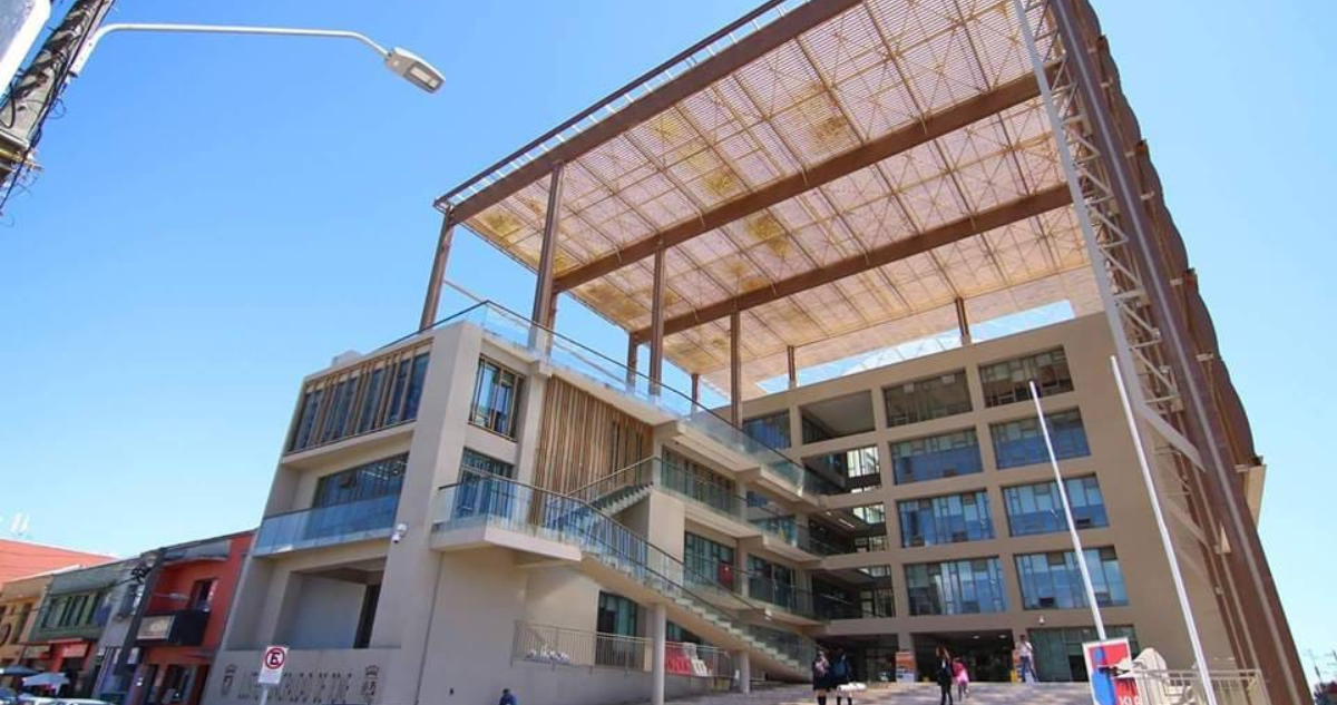 Proveedores del Departamento de Educación de Tomé denuncian millonarias deudas por parte del municipio