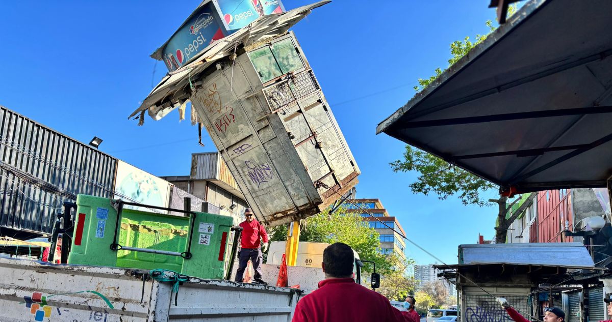 Recoleta retira kioscos en desuso en Patronato por ser principales focos de inseguridad