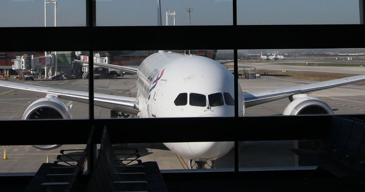 “Fue broma”: pasajero que dio falsa alarma de bomba en Aeropuerto de Santiago arriesga deportación