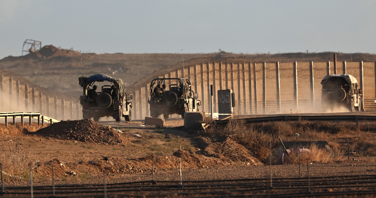 Ejército israelí inicia repliegue de tropas tras inicio del acuerdo de alto el fuego