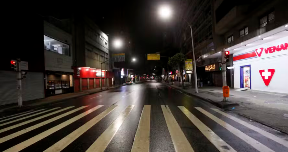 La Avenida Nossa Senhora de Copacabana quedó completamente desierta