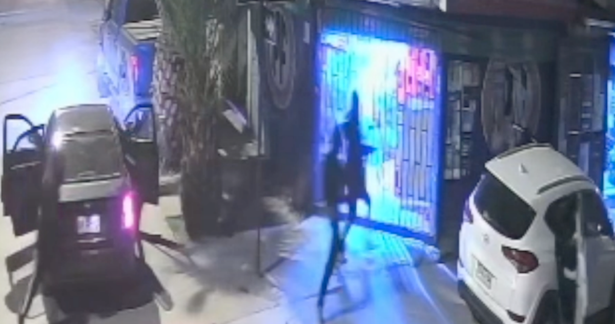 Madre y su hija adolescente sufren violento robo armado de vehículo en Conchalí