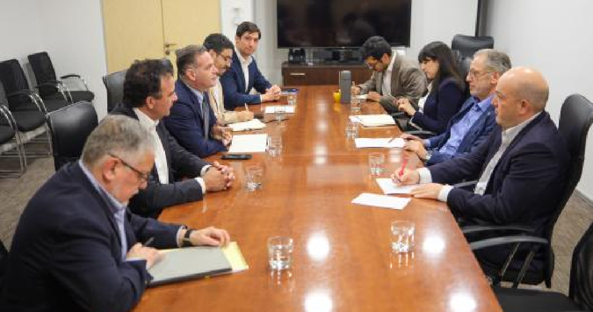 Sin grandes anuncios terminó la reunión entre el Gobierno y generadoras por error en tarifas de la luz