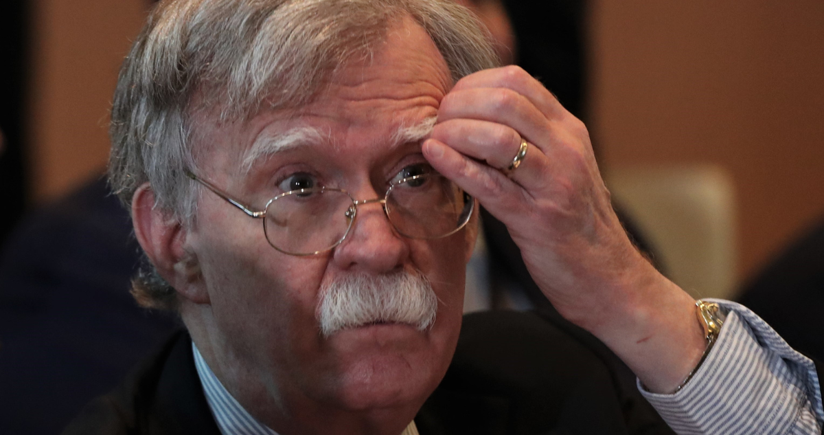 Departamento de Justicia pedirá que imputen a exasesor de Trump por manejo ilegal de información