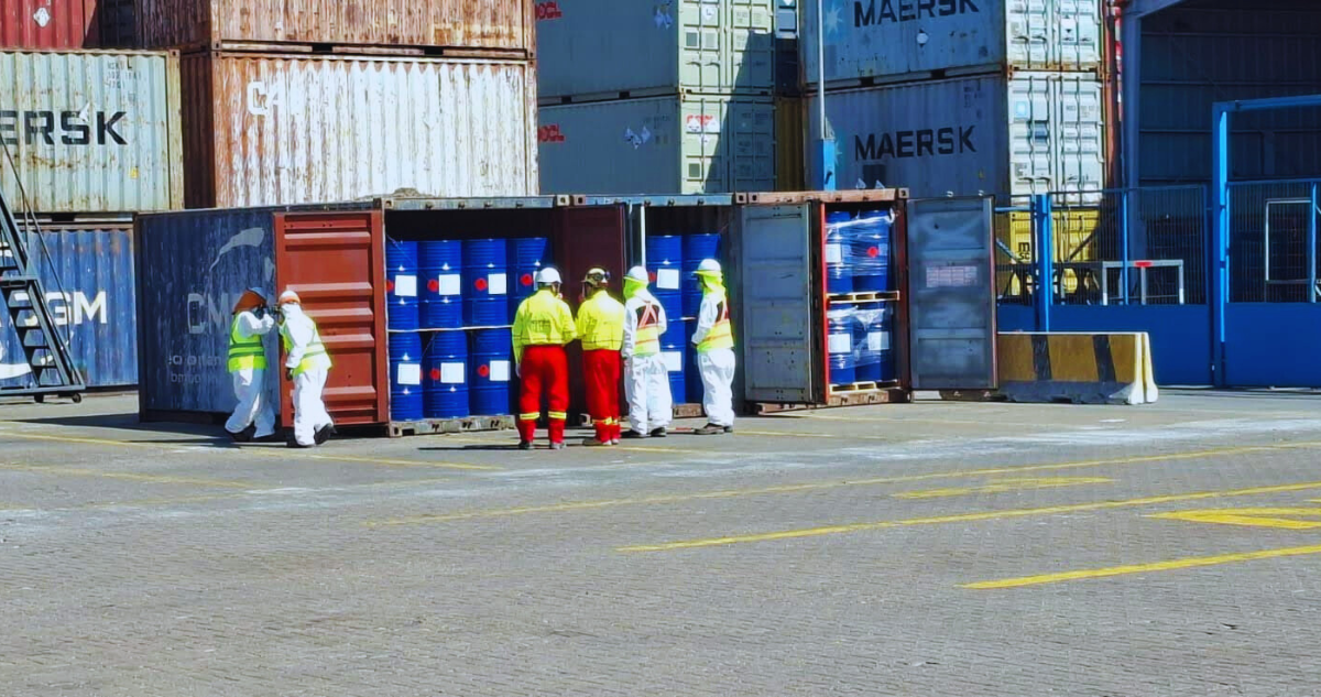 En Arica: CGR fiscaliza eliminación de 576 toneladas de químico utilizado en elaboración de drogas