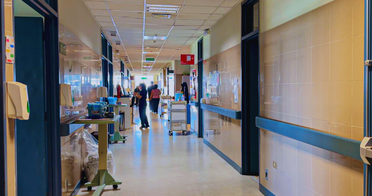 Corte ordena a Hospital de Los Ángeles a pagar costoso tratamiento de paciente con dispositivo medular