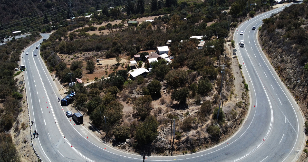 Familias inician toma en cuesta La Dormida por incumplimientos ambientales de empresa Aguas Pacíficos