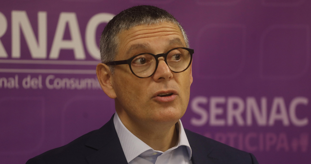 Director del Sernac presenta licencia médica en medio de acusaciones de mala gestión y agresividad