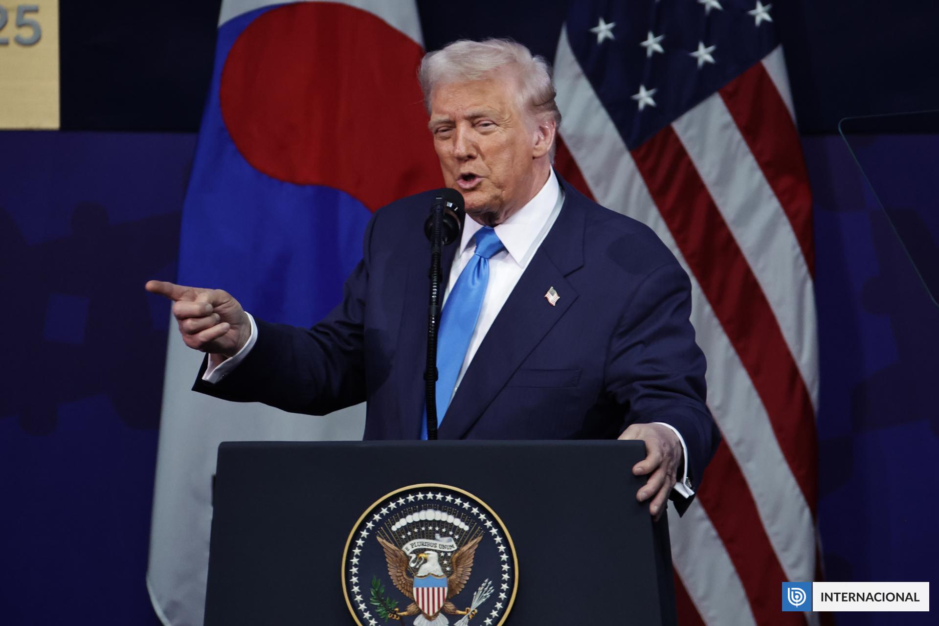 Trump firma acuerdos en el sector de tierras raras en su gira asiática antes de ver a Xi Jinping