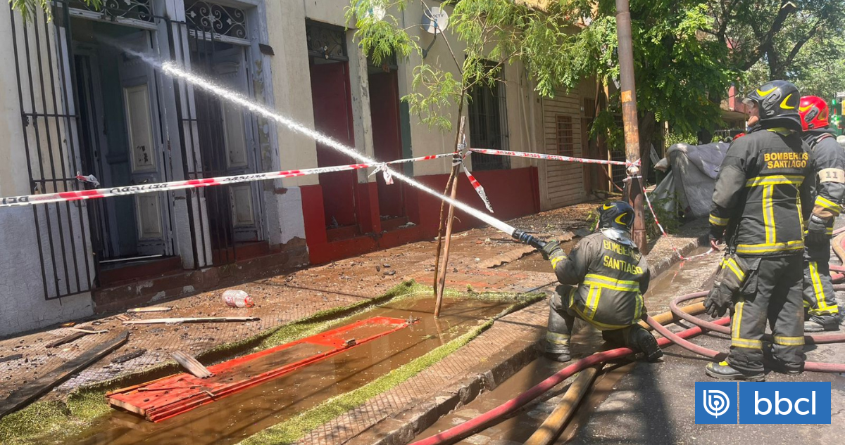 Incendio en Santiago deja 4 viviendas afectadas: más de 250 bomberos trabajaron en la emergencia