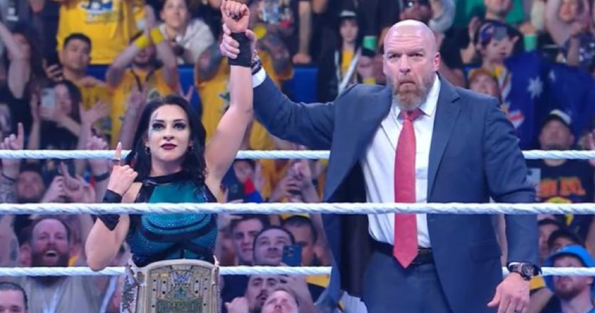 stephanie-vaquer-se-corona-en-crown-jewel-wwe