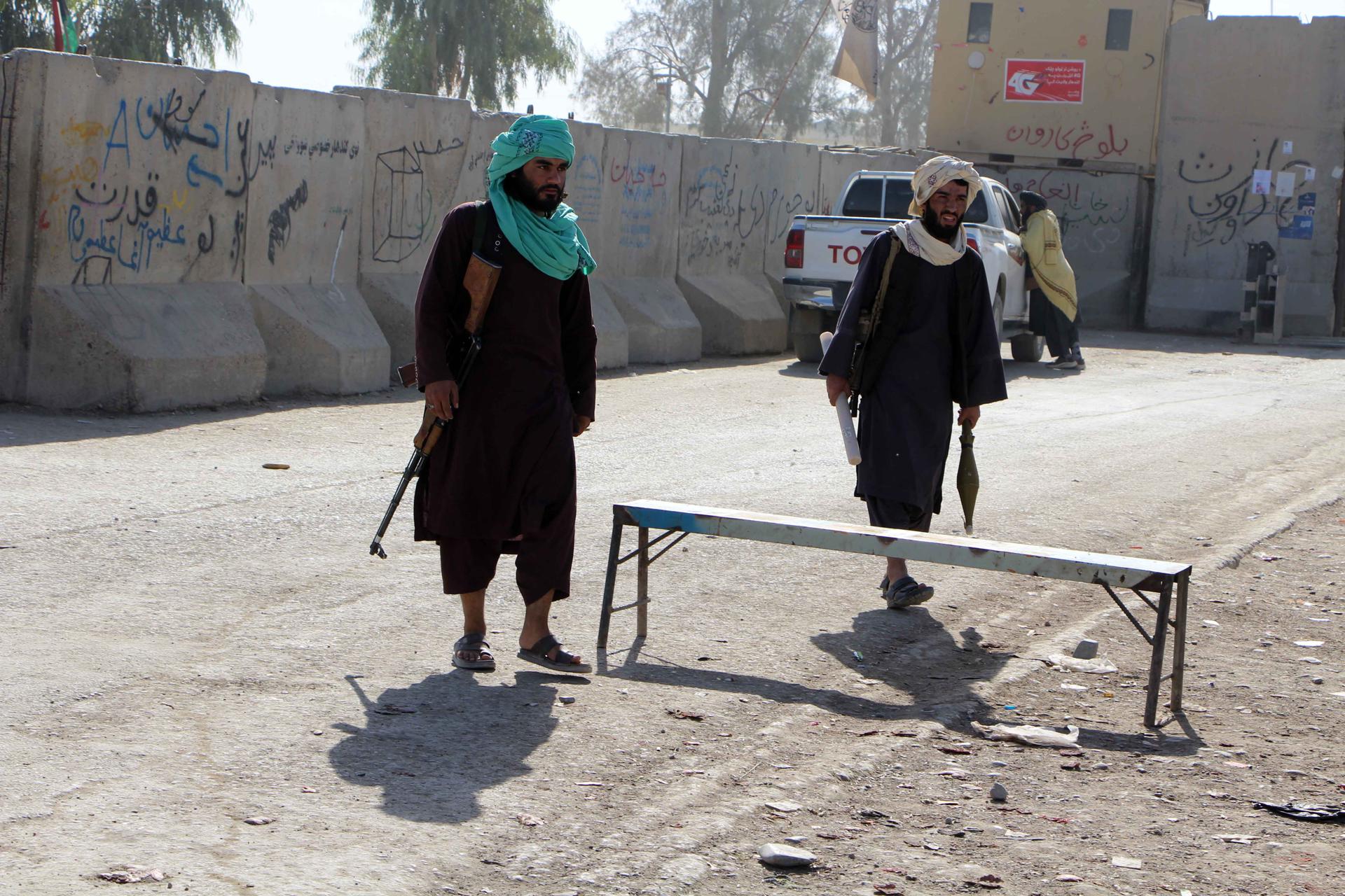 Talibanes durante enfrentamientos transfronterizos con soldados paquistaníes en Spin Boldak, Afganistán