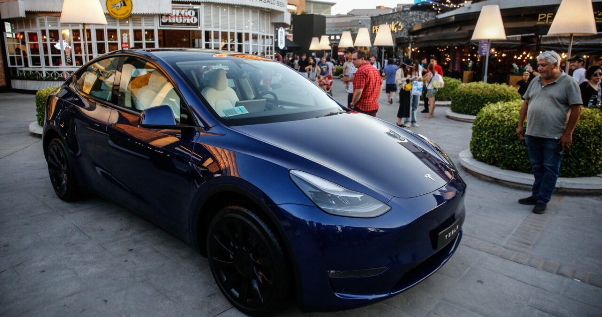 Caen las acciones de Tesla tras lanzar versiones más baratas de dos modelos para recuperar sus ventas